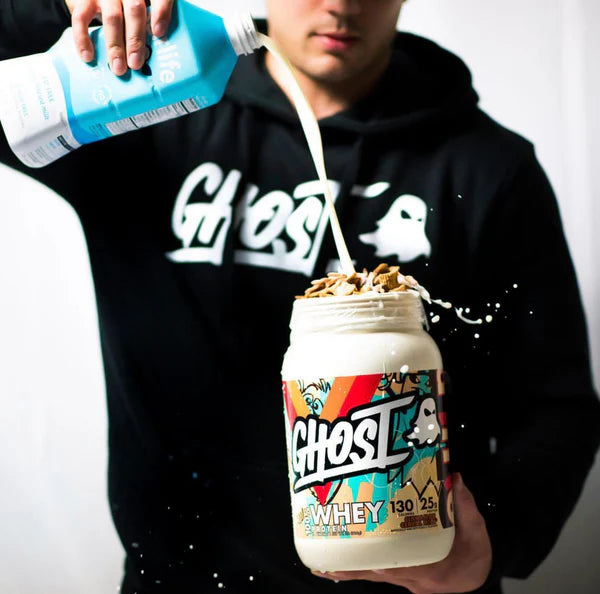 Ghost_Whey_Milk_Pour